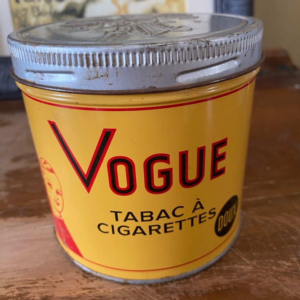 Vintage 1950's Vogue Cigarette Tobacco Tin